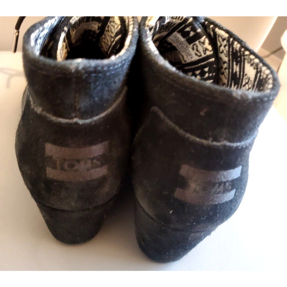 Tom's Black Suede Desert Wedge Lace-Up Booties Boots Sz 9.5W - Picture 4 of 5